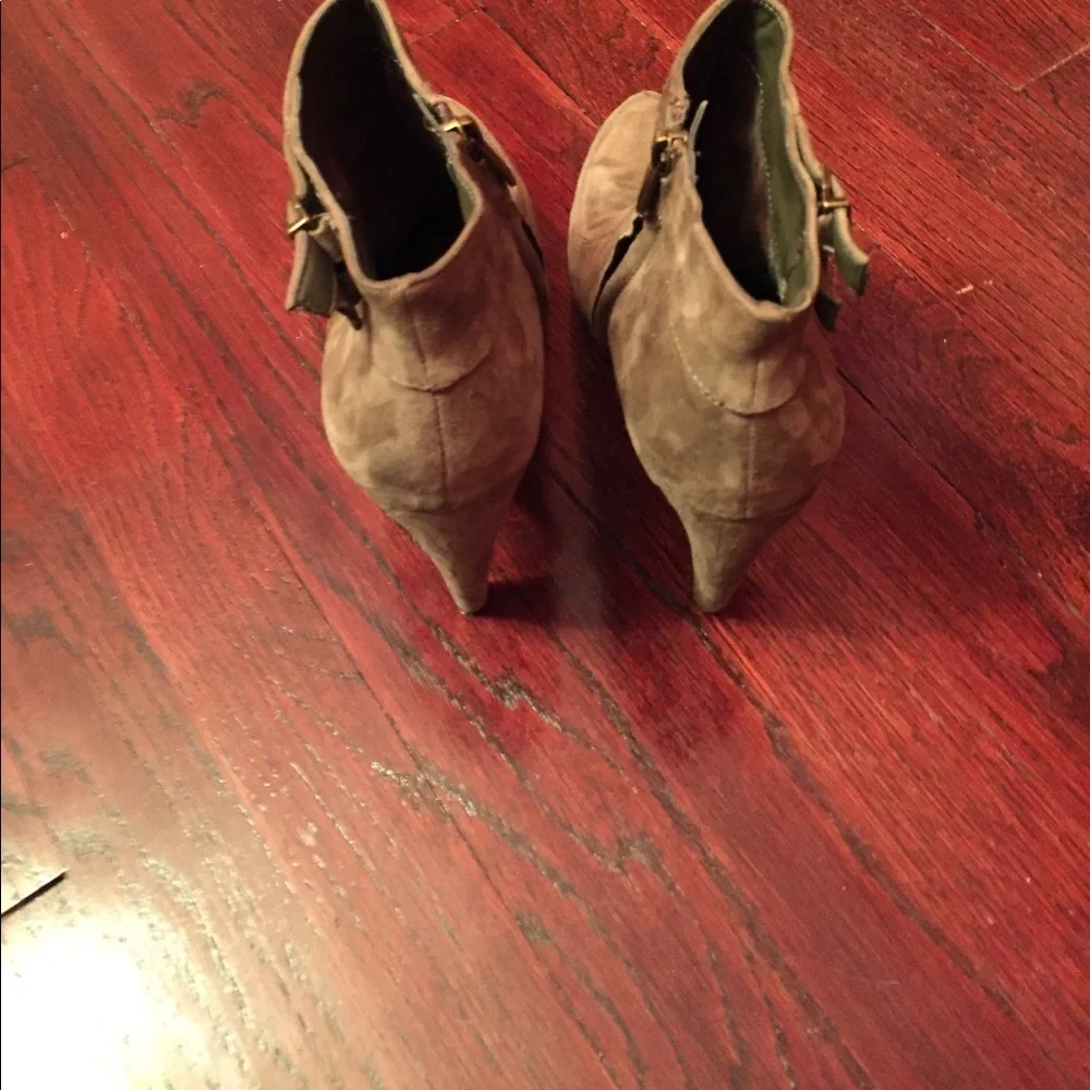 Sam Edelman women’s army green kit zip up ankle boots size 10